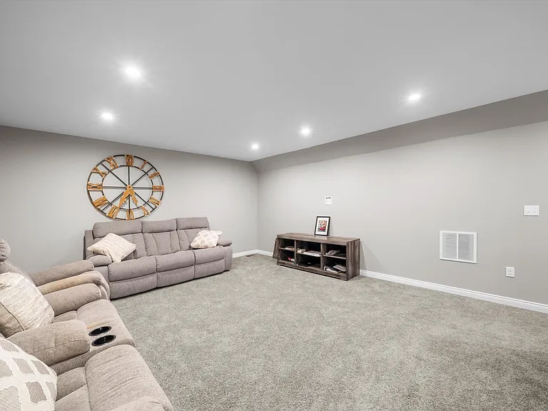 48894 Windfall Rd #1 — Photo 36