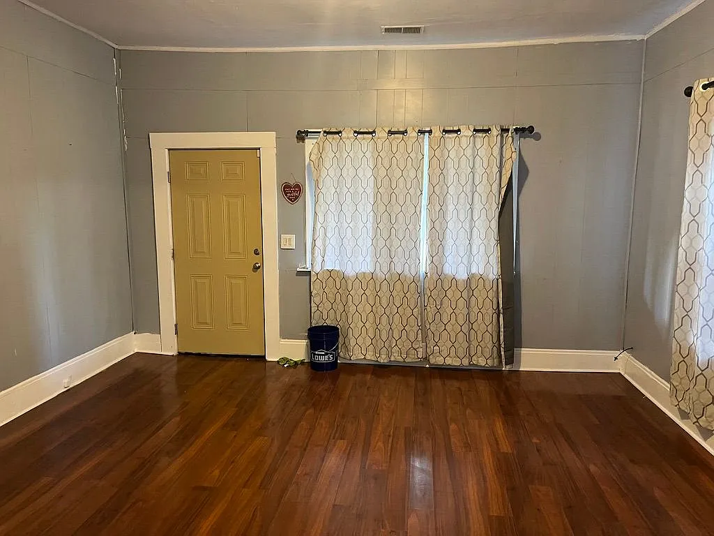 3 bed, 1.0 bath, 1540 sqft, $1,100 — Photo 4