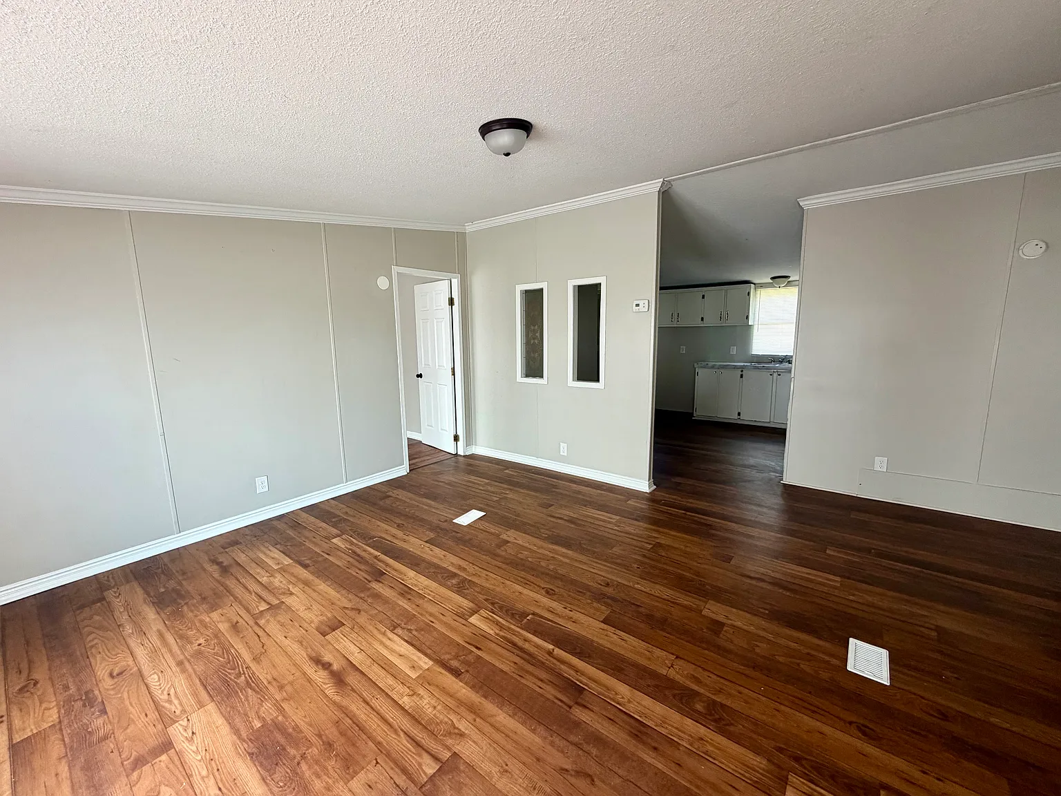 3 bed, $1,295 — Photo 2