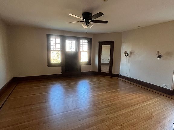 4th image of 4612 Chester Ave Floor 2