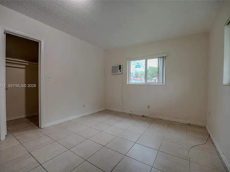 715 N 58th Ave #1 — Photo 10