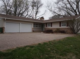 1404 Little John Rd, Bellevue, NE 68005