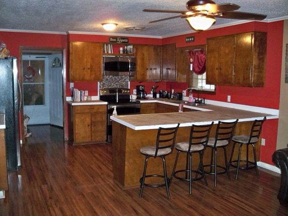 Kitchen, eat in bar for 4