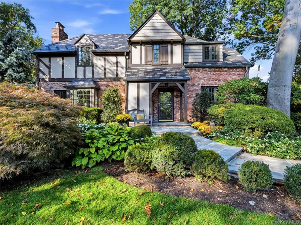 403 Ryder Road, Manhasset, NY 11030