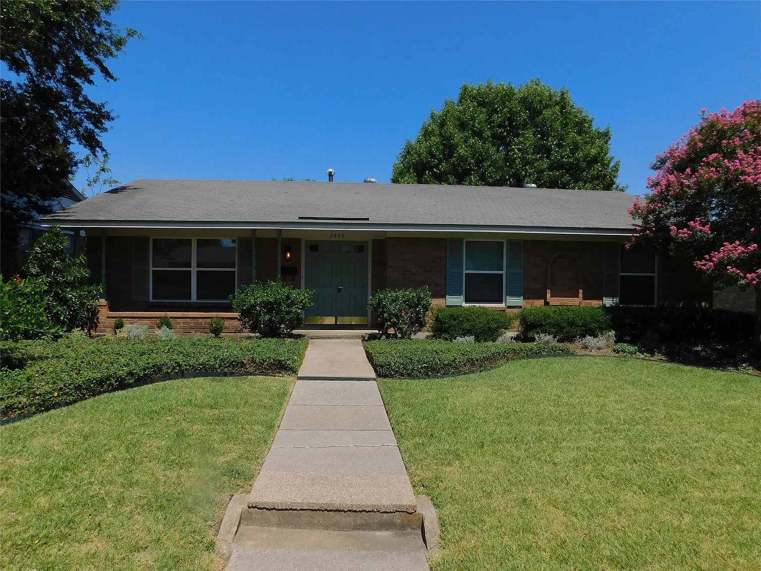 3 bed, 2.0 bath, 1458 sqft, $2,200 — Photo 2