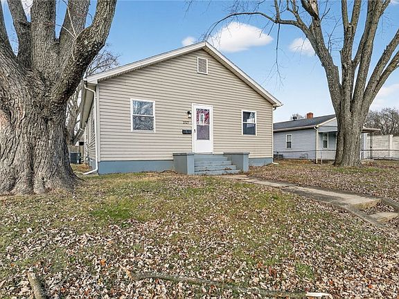 3rd image of 2327 Lodell Ave