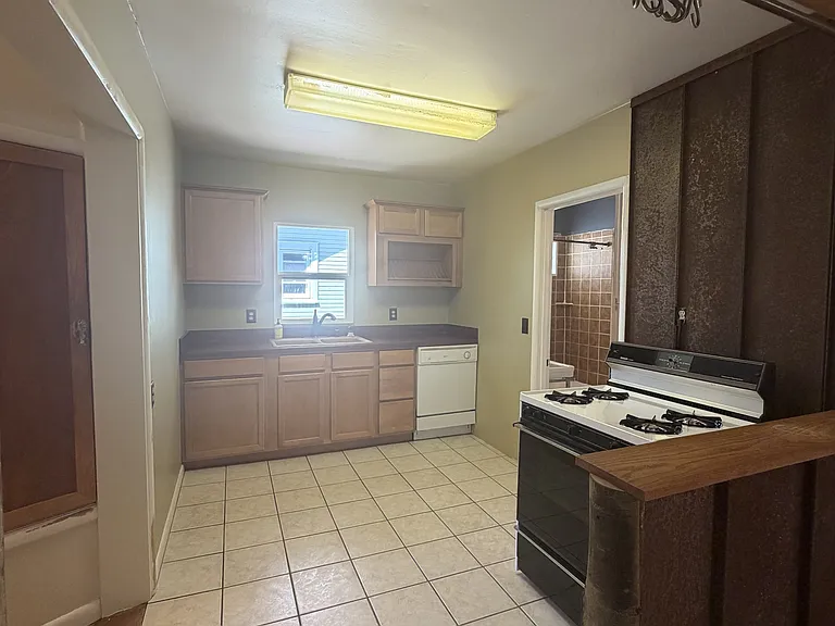 212 Alderson Ave — Photo 9