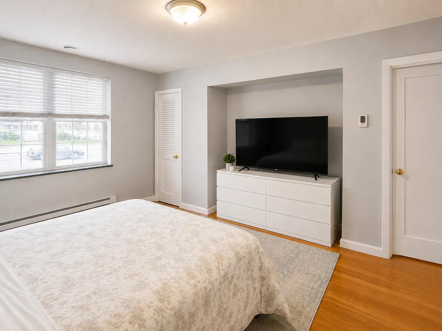 2 bed, 1000 sqft, $2,750 — Photo 2