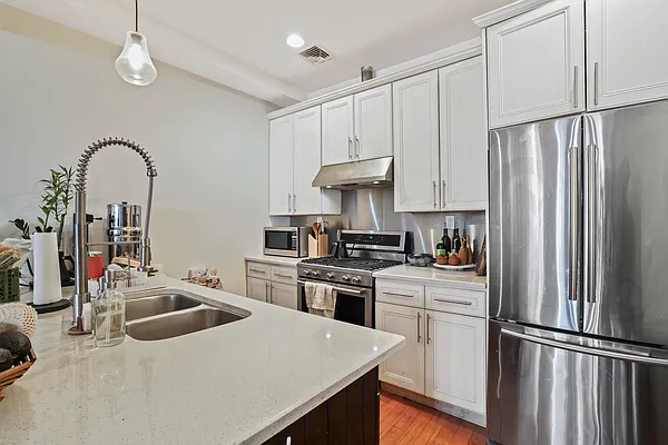 Rented by Daniel Gale Sotheby's International Realty | media 8