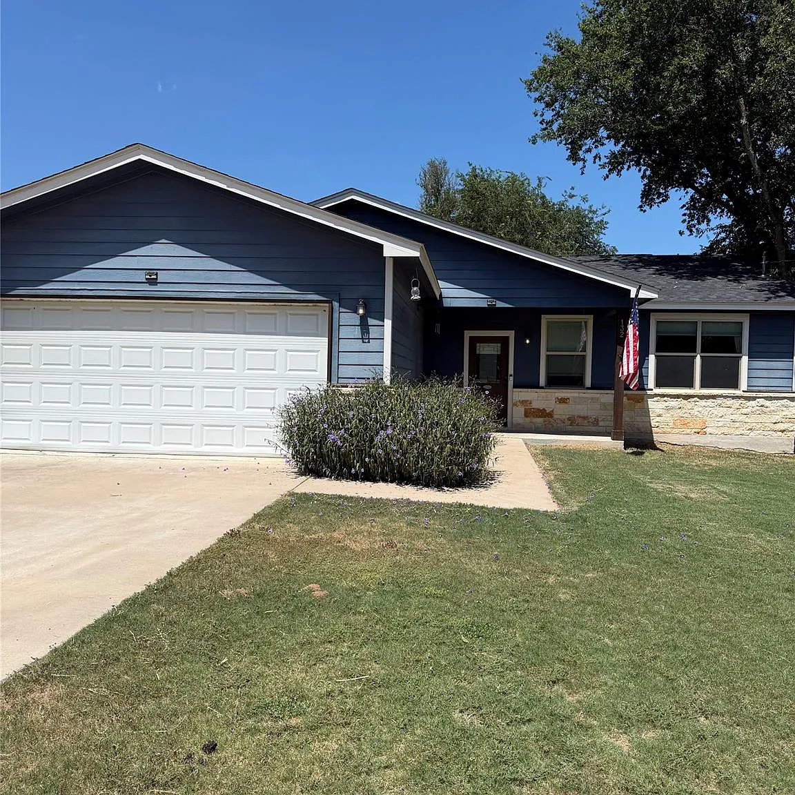 3 bed, 2.0 bath, 1430 sqft, $2,299 — Photo 2
