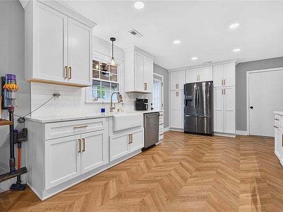 5th image of 1353 New Mill Dr