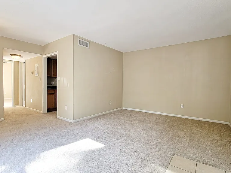 507 NW 39th Rd #113 — Photo 1
