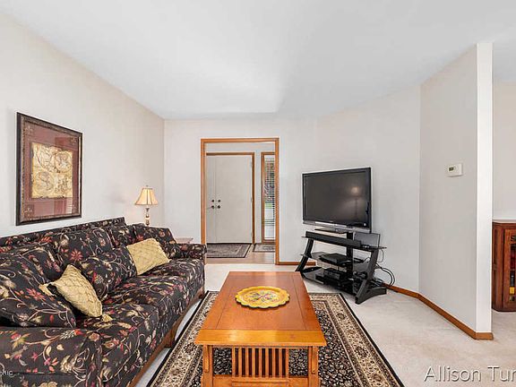 4th image of 4007 Ziverts St NE