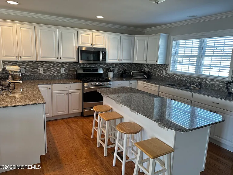 211 Trenton Ave — Photo 12