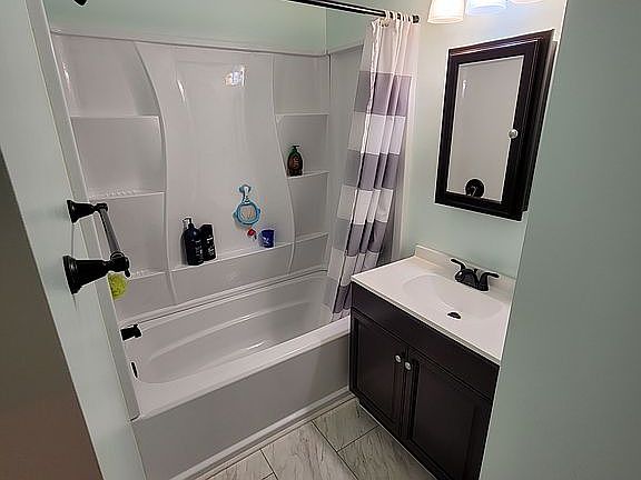 4th image of 110 Campbell Ct