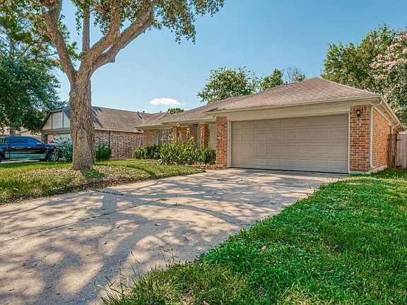 3rd image of 16431 Camino Del Sol Dr #1