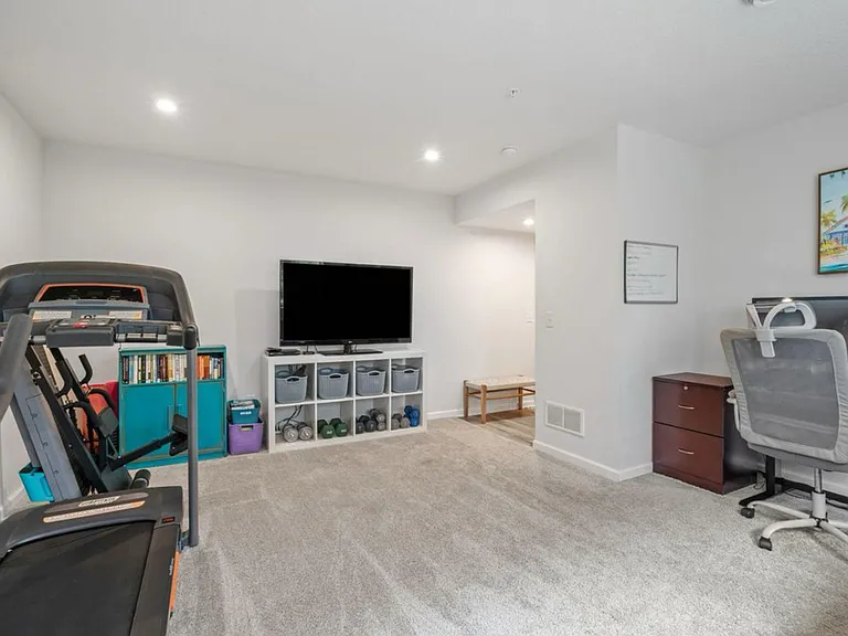 832 Roselyn Dr #831 — Photo 23