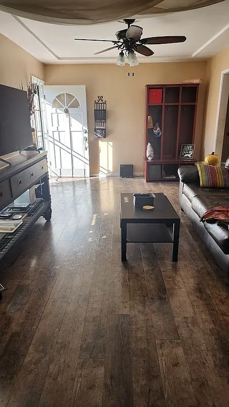 4 bed, 2.0 bath, 400 sqft, $750 — Photo 1