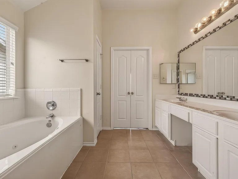 18518 Bare Meadow Ln — Photo 40
