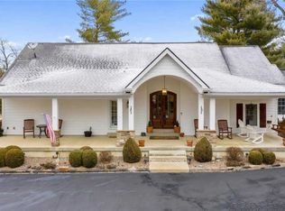 18751 Hayfield Meadow Dr, Chesterfield, MO 63005