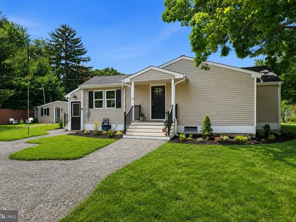 41 Beachview Ave, Earleville, MD 21919