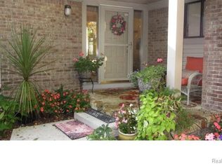 29143 W Chanticleer Dr #1, Southfield, MI 48034
