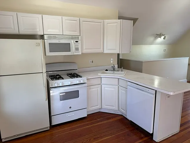 641 Forest Ave #2 — Photo 8