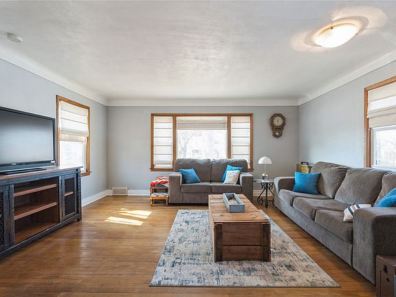4th image of 1308 L Ave NE