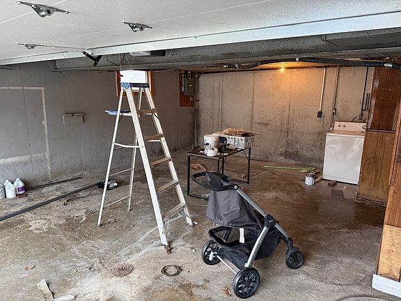 4th image of 6171 Freeman Ave