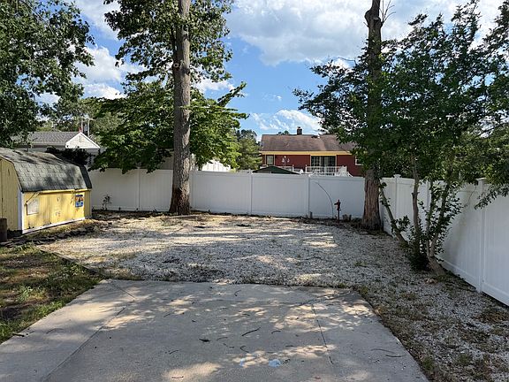 2nd image of 711 Linden Ave