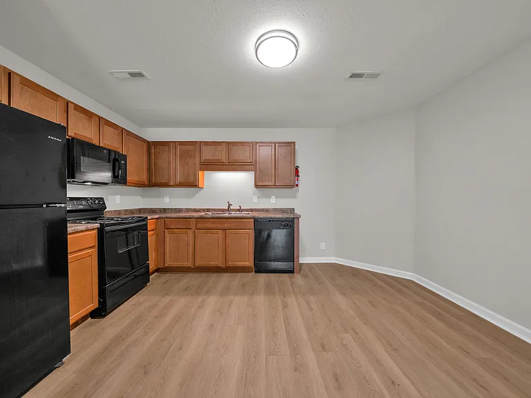 104 Maureen Dr #B — Photo 8