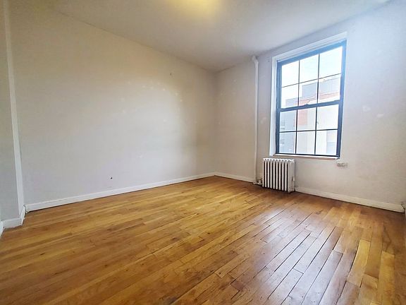 5th image of 150 Graham Ave APT 3