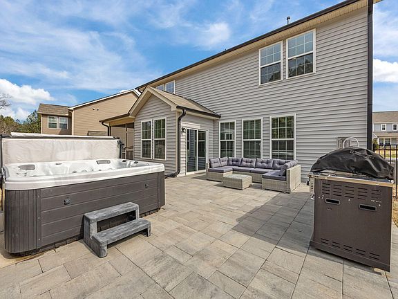 4th image of 210 Gallery Park Dr