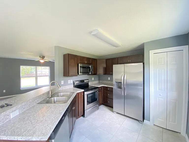 4004 SW 138th Pl — Photo 8