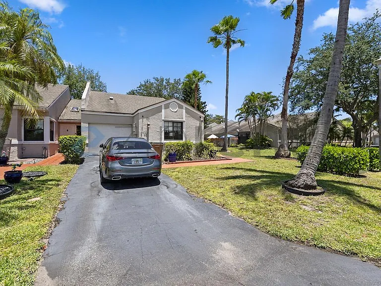 5140 NW 11th Dr — Photo 33
