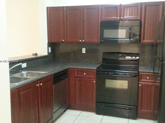 2nd image of 2908 SE 17th Ave Unit 101