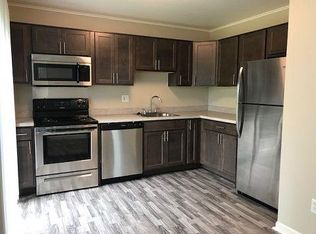 1665 Longfellow Ct, Rochester, MI 48307