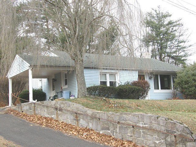 1st image of 107 Honeysuckle Ln