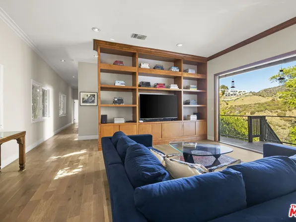 1018 N Tigertail Rd, Los Angeles, CA 90049
