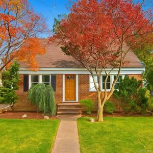 243 Cushing Avenue, Williston Park, NY, 11596