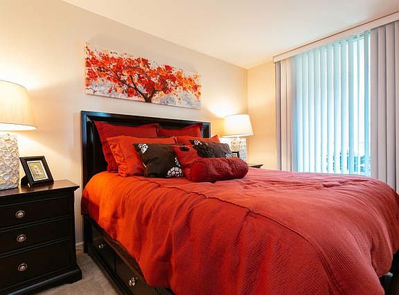 Queen bed featured