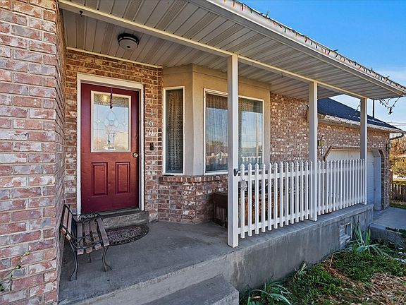 2nd image of 160 E 400 N