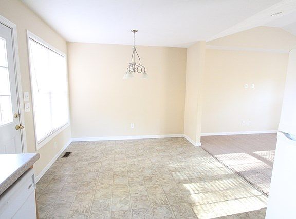5th image of 211 Gary Ct