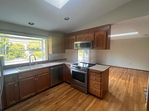 4th image of 1316 Contra Costa Ave