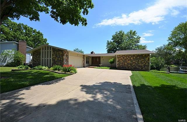 1st image of 31 Normandy Dr