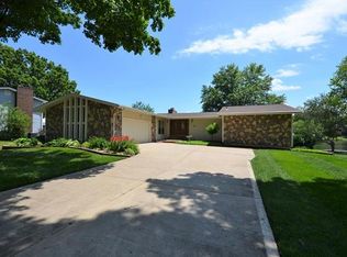 31 Normandy Dr, Lake Saint Louis, MO 63367