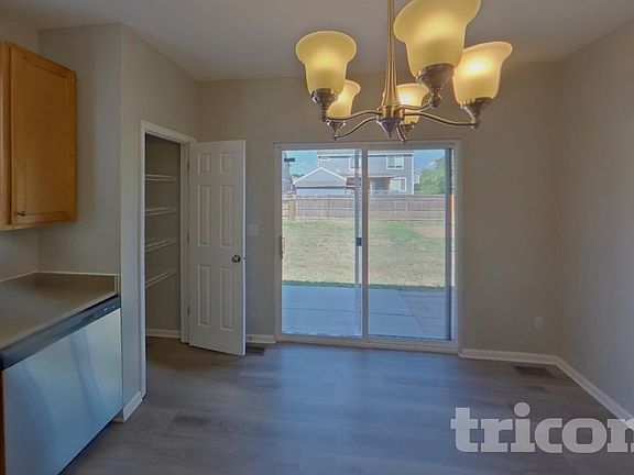 4th image of 565 Winebrook Way