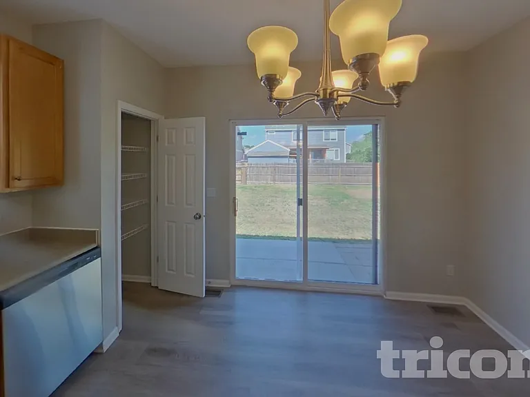 565 Winebrook Way — Photo 4