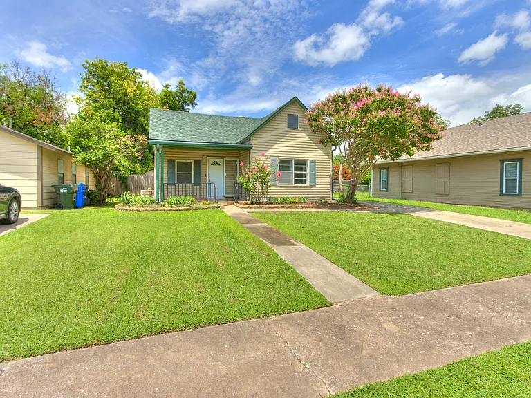 425 E Eufaula St — Photo 1