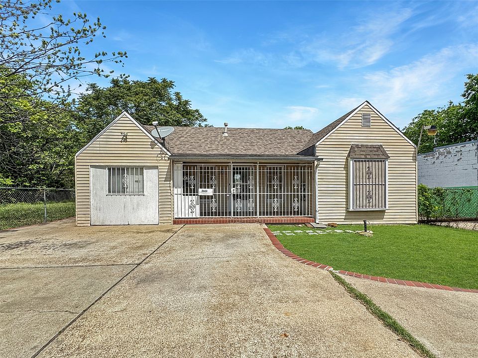 1st image of 2831 W Clarendon Dr